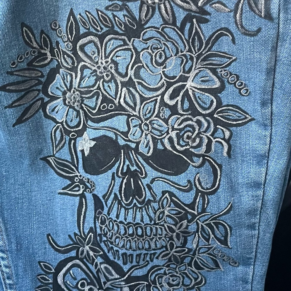 Lee Women's Skinny Jeans with Handpainted/drawn Skull Floral Design Blue Black